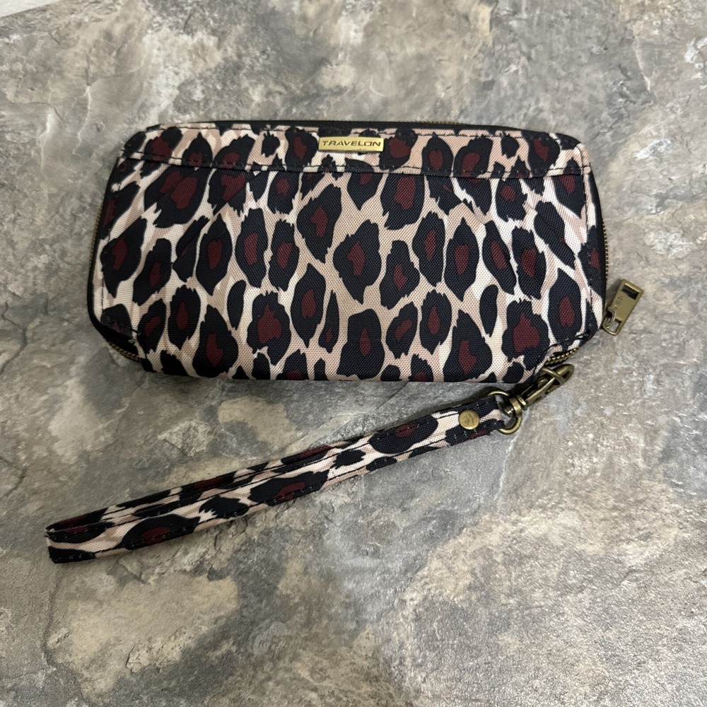 Travelon Animal Print Wristlet Wallet Full Zip Clutch GUC
